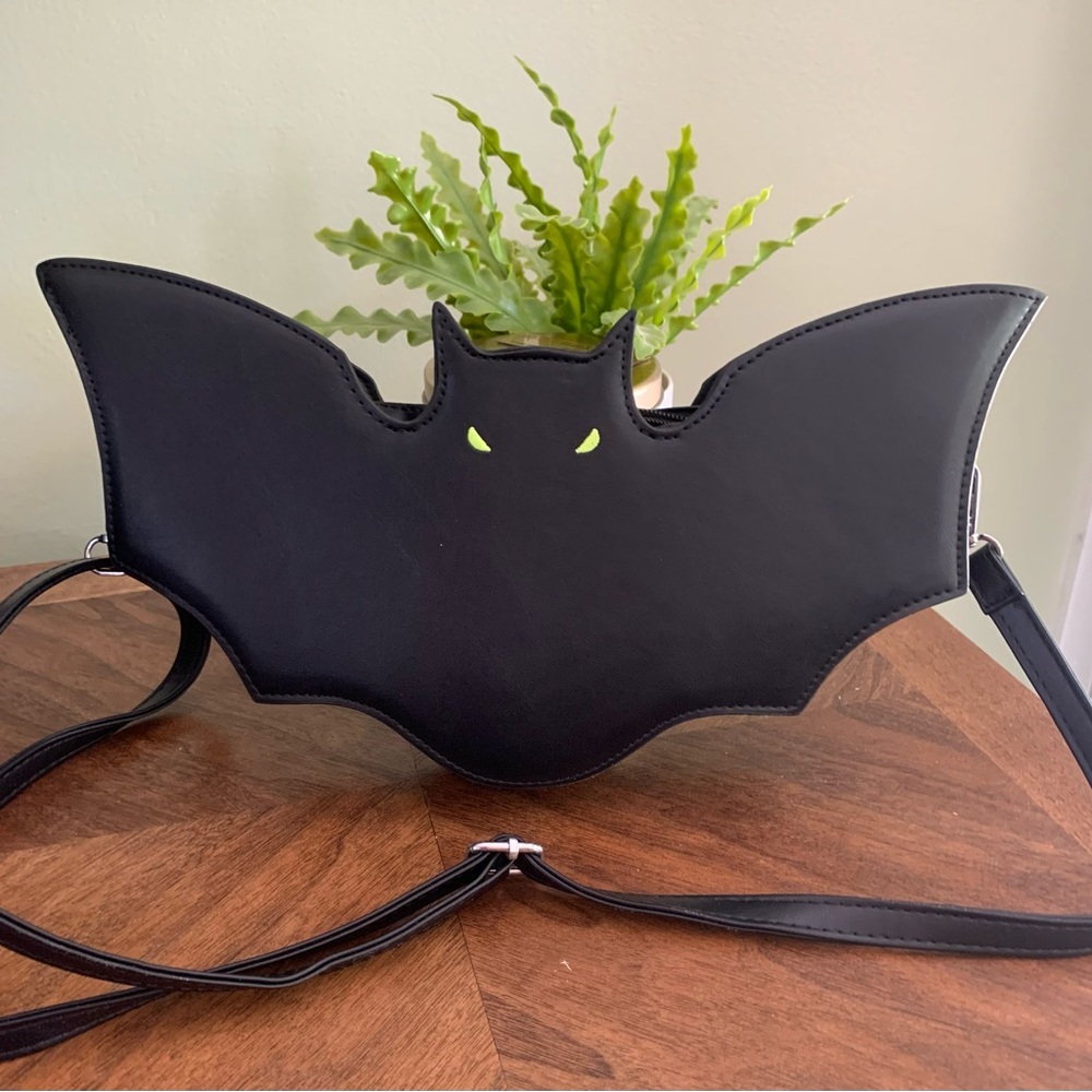 BRAND NEW Black Bat 🦇 purse.   Never used, only opened to take pictures.